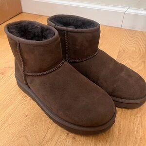 UGG Classic Mini ll